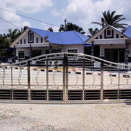 Homestay Hj Esmon Parit Raja Uthm Batu Pahat Exteriör bild