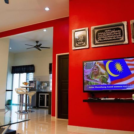 Homestay Hj Esmon Parit Raja Uthm Batu Pahat Exteriör bild