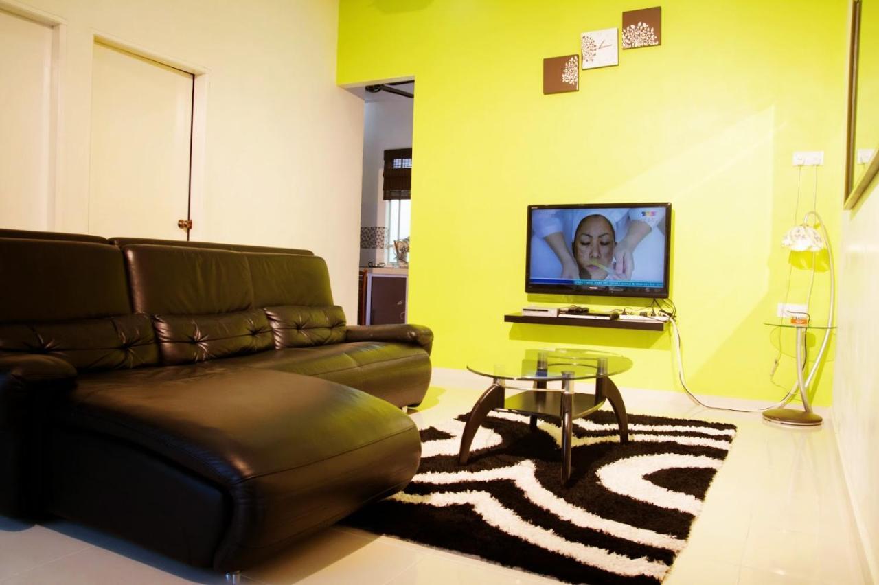 Homestay Hj Esmon Parit Raja Uthm Batu Pahat Exteriör bild