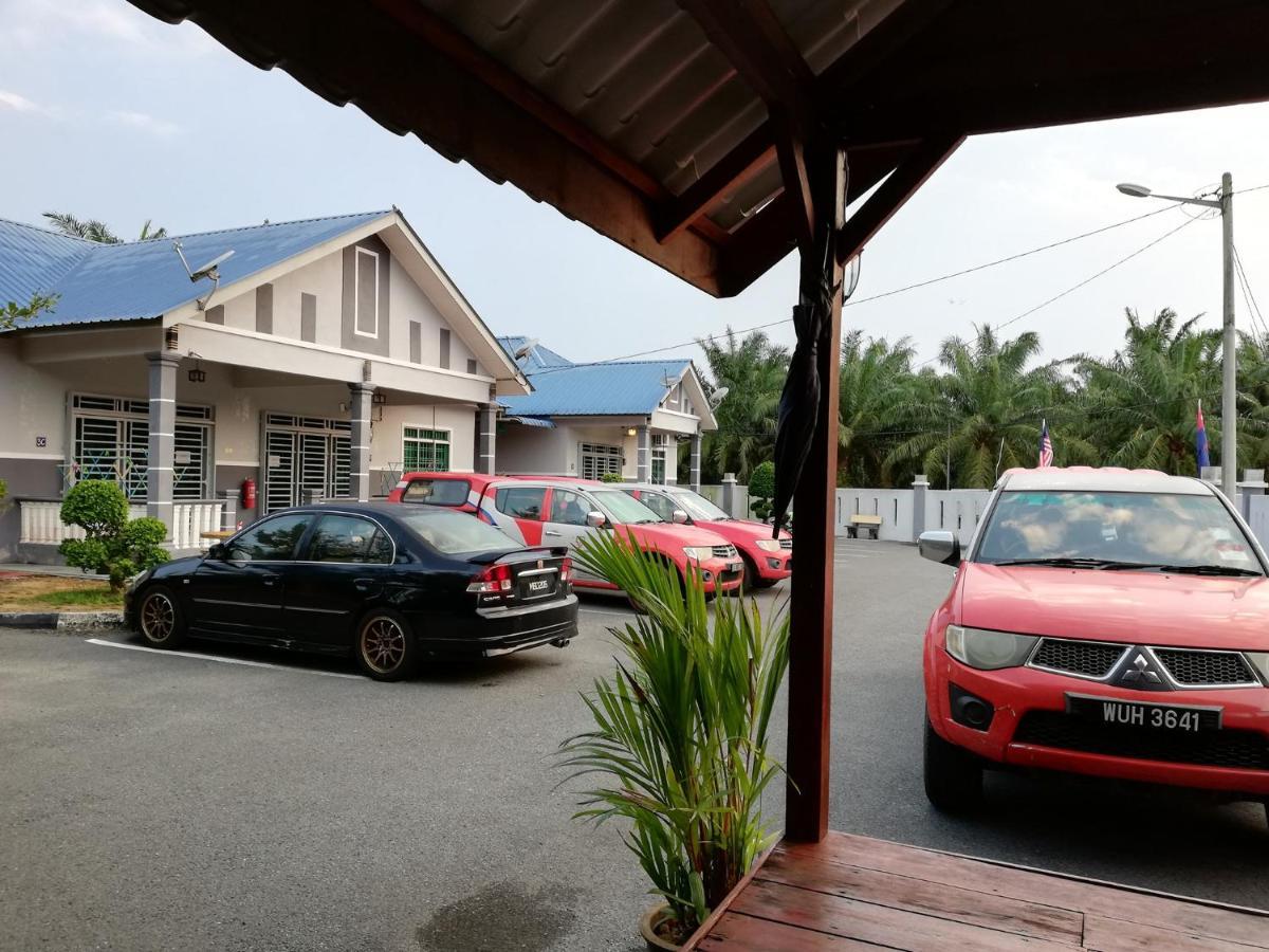 Homestay Hj Esmon Parit Raja Uthm Batu Pahat Exteriör bild