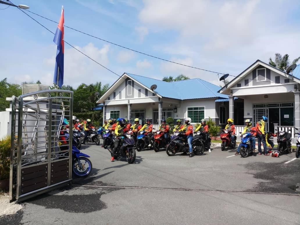 Homestay Hj Esmon Parit Raja Uthm Batu Pahat Exteriör bild
