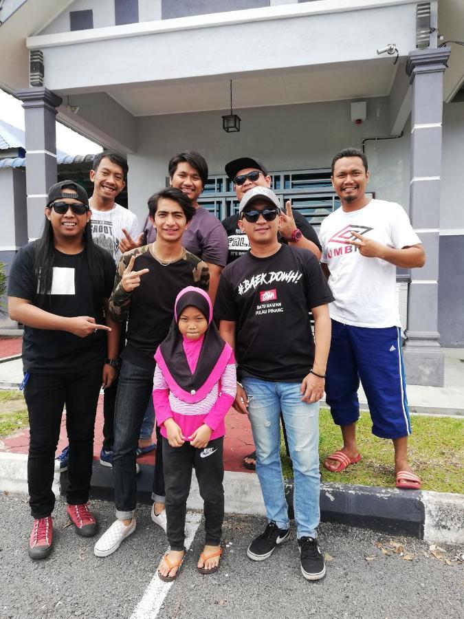 Homestay Hj Esmon Parit Raja Uthm Batu Pahat Exteriör bild